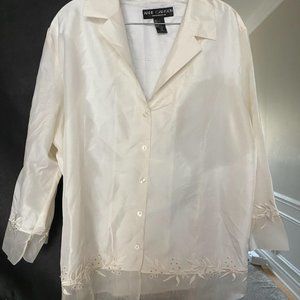 ANNE CARSON 100% SILK  EMBROIDERED   LADIES BLOUSE BUTTON UP.
